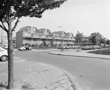 884890 Gezicht op de achtergevels van enkele onlangs opgeleverde nieuwbouwwoningen aan de Hanoidreef te Utrecht.